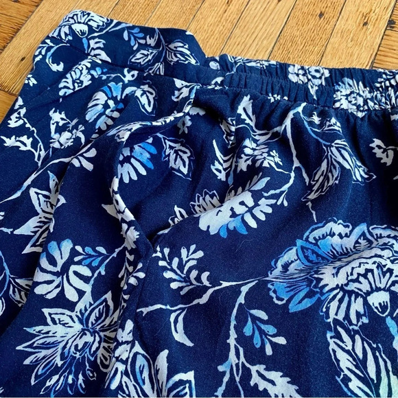 H&M High Waisted Floral Shorts - Picture 5 of 9